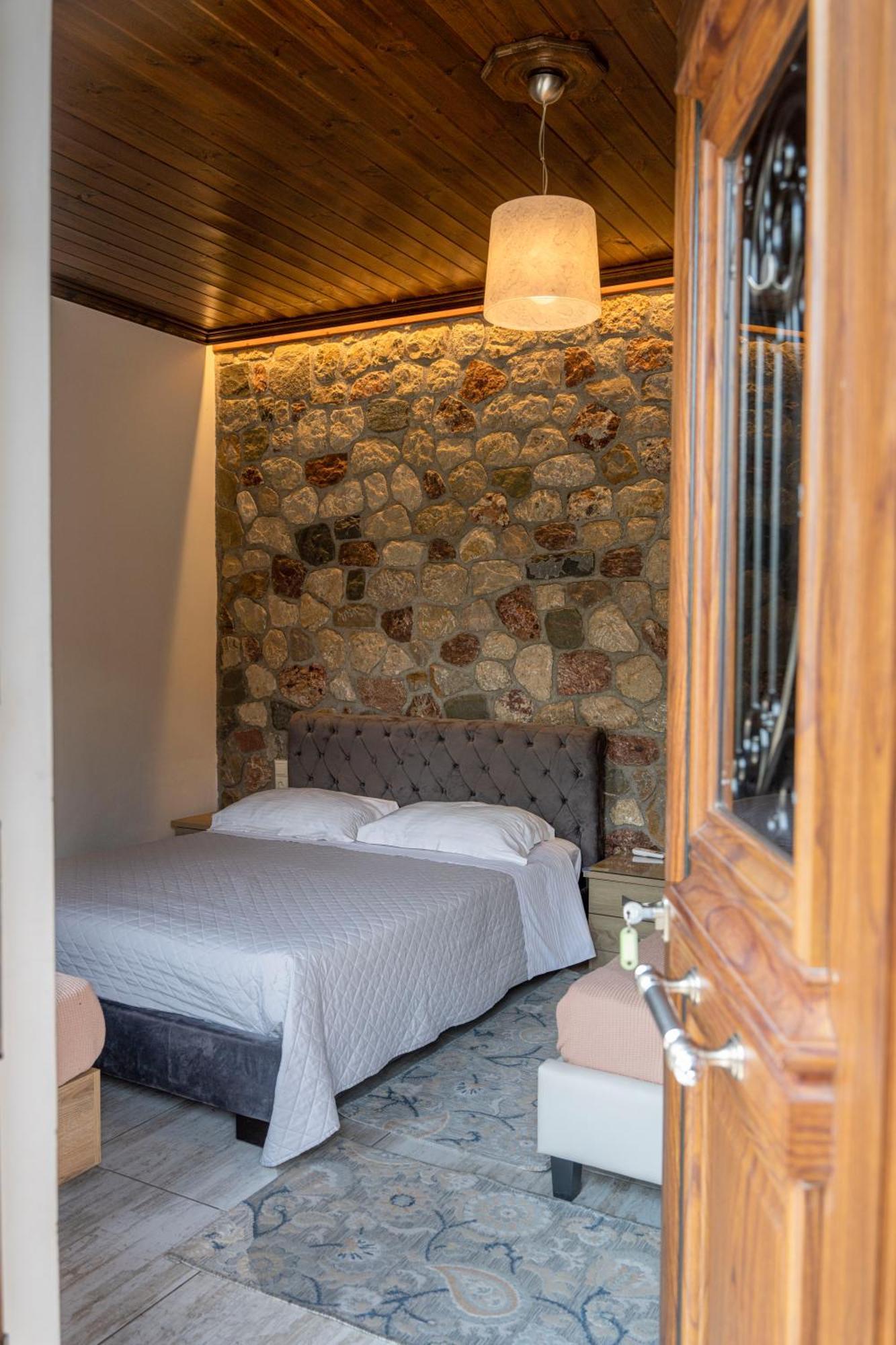 Liontos Rooms Pramanta Bagian luar foto