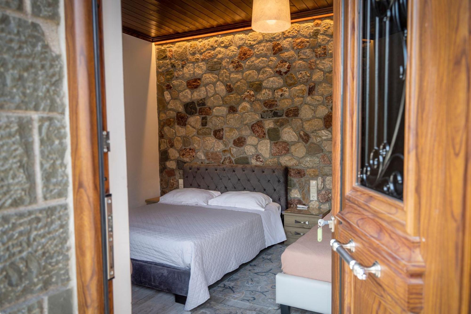 Liontos Rooms Pramanta Bagian luar foto